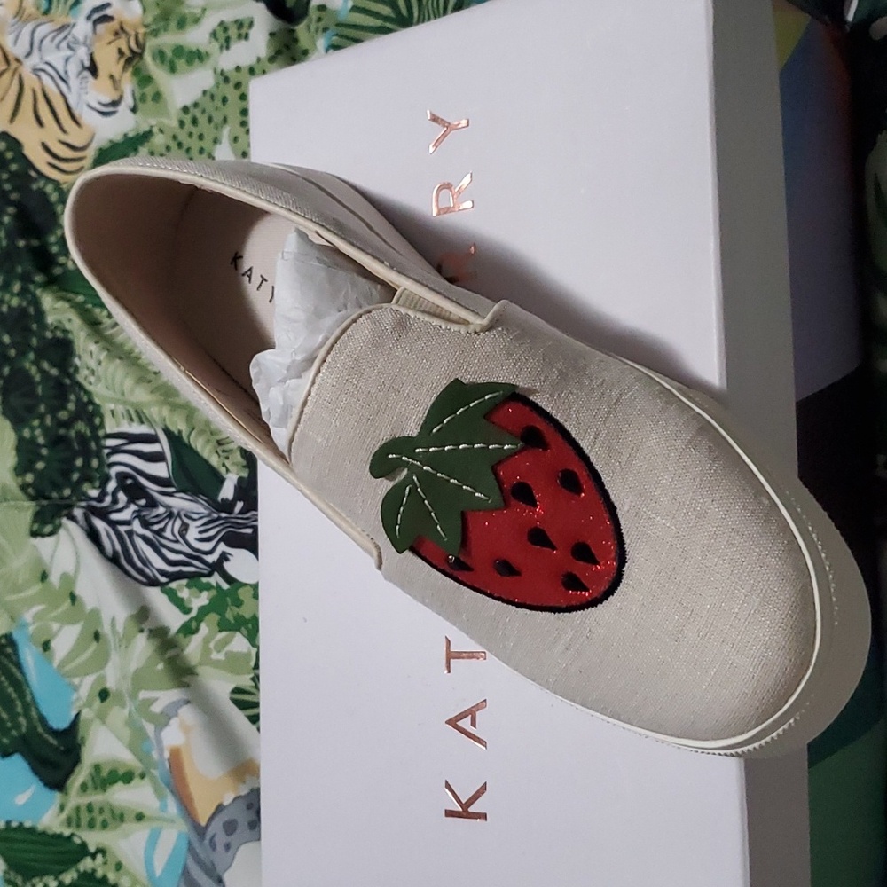 Katty Perry canvas strawberry slip on. Size 8 and beige color.